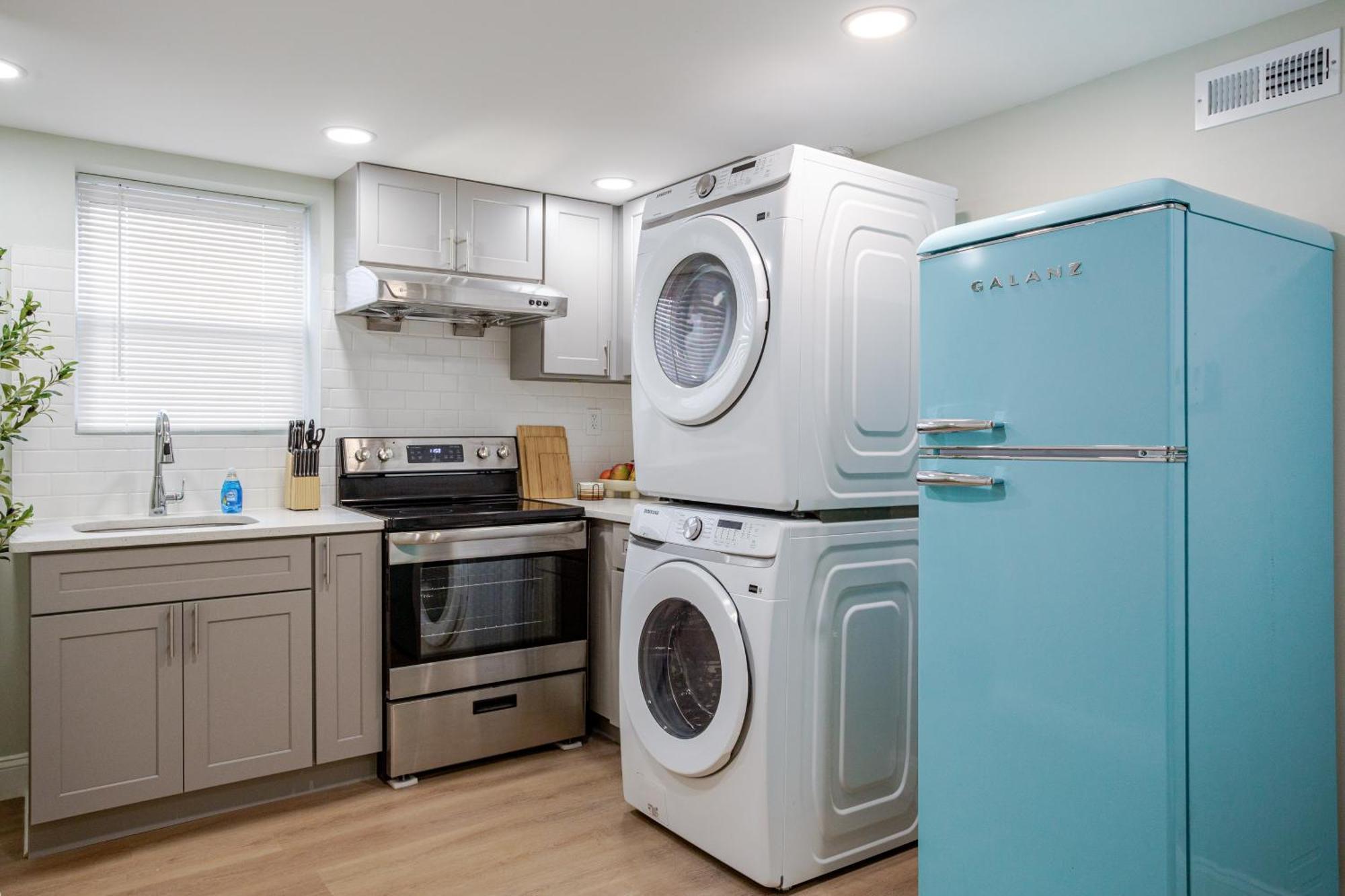 Stylish In Center City, French-japanese & Minimalist Vibes