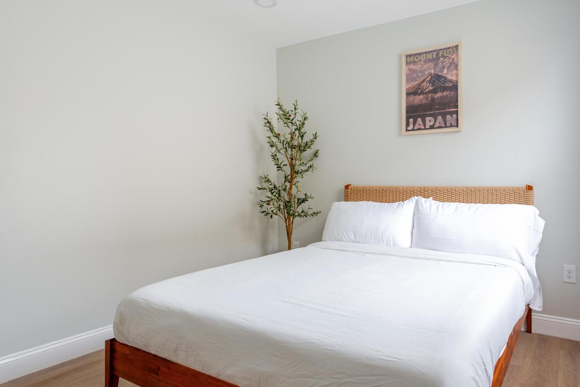 Stylish In Center City, French-japanese & Minimalist Vibes * Philadelphia