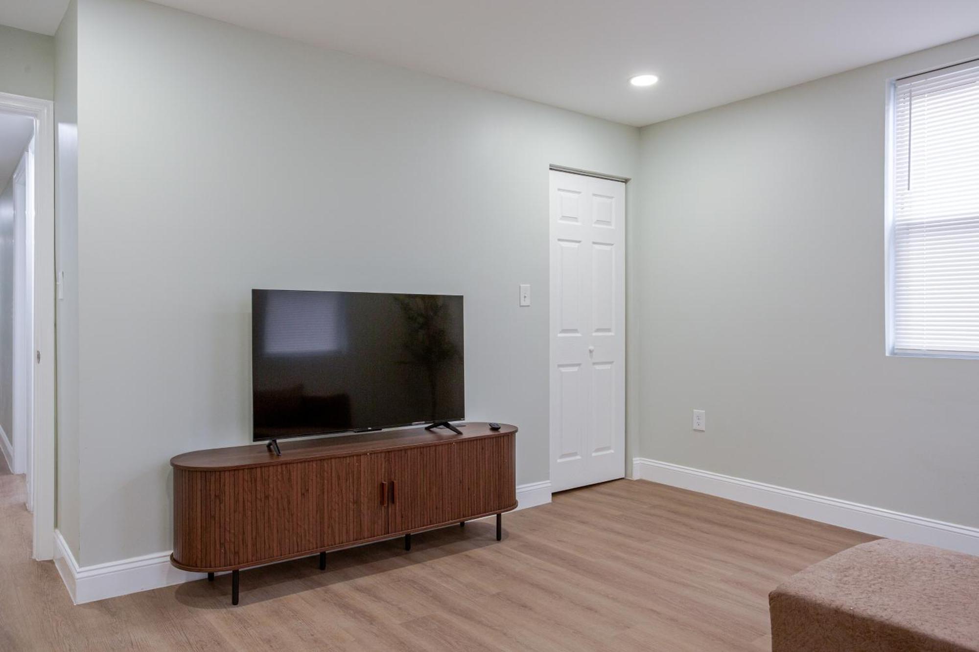 Stylish In Center City, French-japanese & Minimalist Vibes * Philadelphia