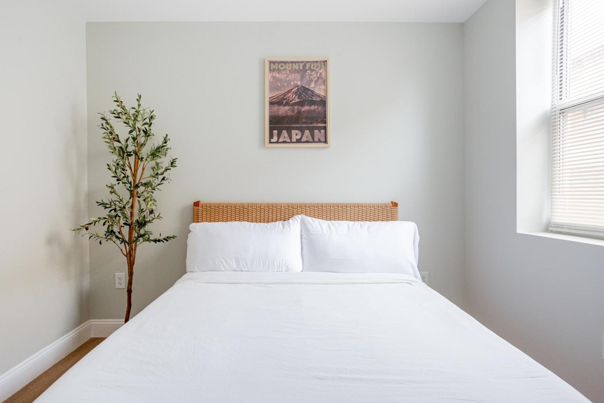 Apartment Stylish In Center City, French-japanese & Minimalist Vibes