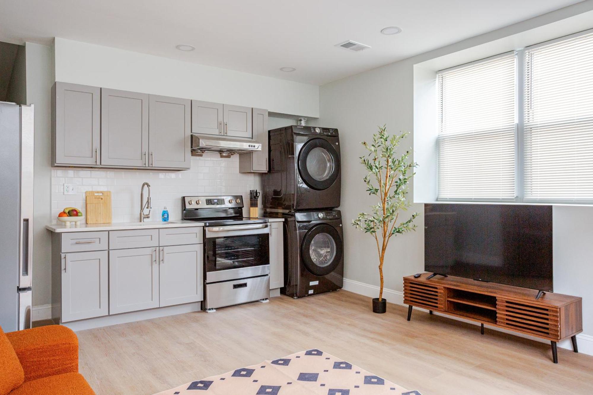 Stylish In Center City, French-japanese & Minimalist Vibes * Philadelphia