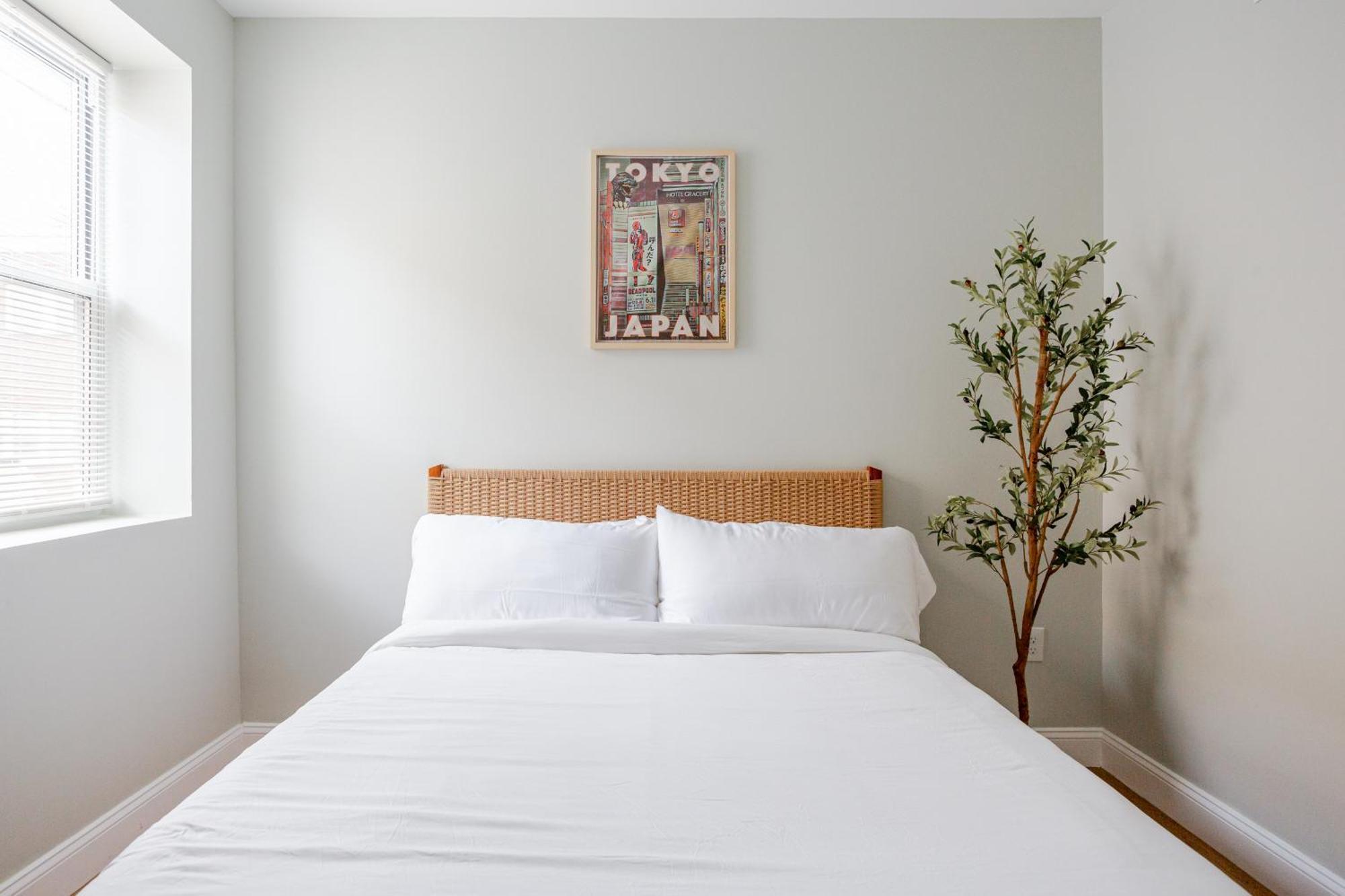 Stylish In Center City, French-japanese & Minimalist Vibes