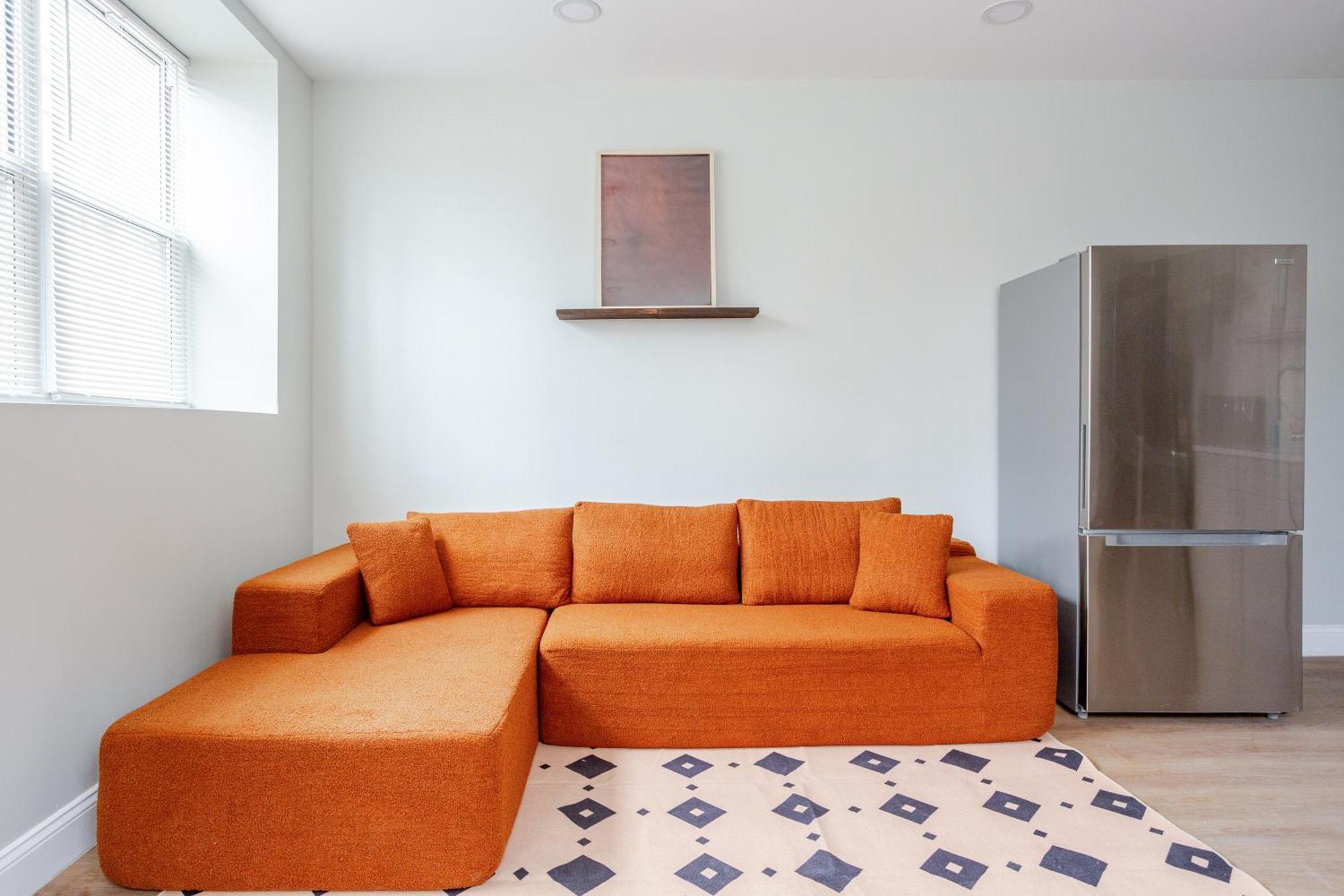 Stylish In Center City, French-japanese & Minimalist Vibes *